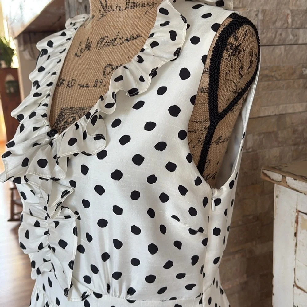 Kate Spade 100% silk white black polka dot sleeveless ruffle top dress. Size zip